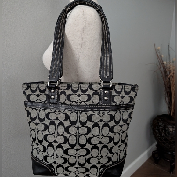 Coach Hampton Signature Tote - Picture 4 of 16